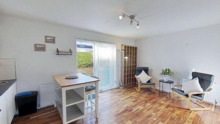 3 bedroom flat to rent - Photo 3
