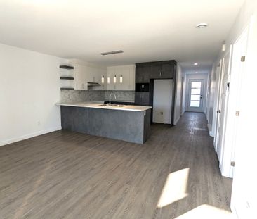 GRAND 5.5 NEUF DISPONIBLE DÈS DÉCEMBRE - Photo 1