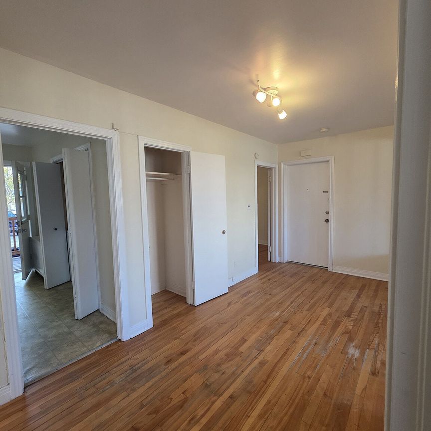 Charming 2-bed 1-bathroom - Photo 1