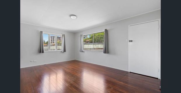 Great Value 4BR in the heart of Upper Mount Gravatt - Photo 1