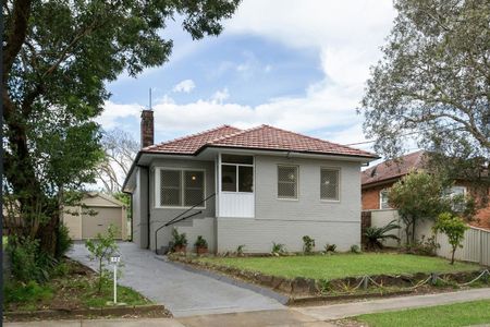 BEAUTIFUL FAMILY HOME, FULLY RENOVATED. - Photo 5
