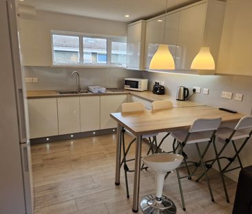 5 Bed Terraced House, Leeson Walk, B17 - Photo 4