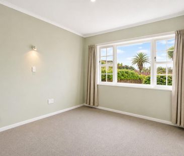 Charming Brooklands Home - Photo 5