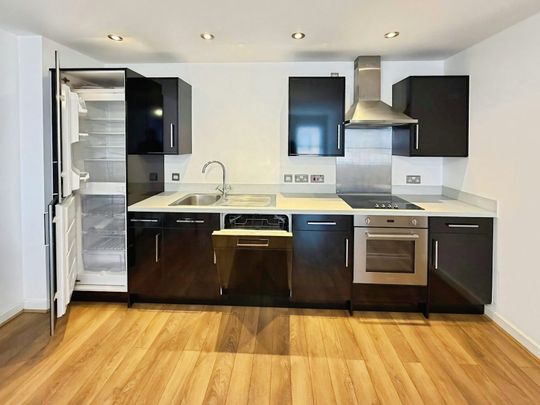 Flat to rent on - Photo 1