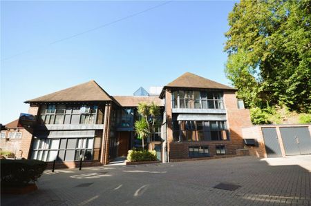 1 Bedroom Flat / Apartment - Capitol House, Bridge Street - Photo 2