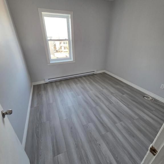 Beau 4 ½ rénové — Libre immédiatement - Photo 1