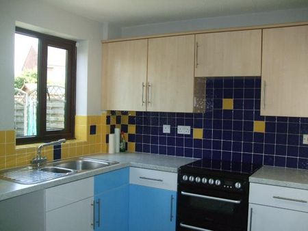 2 bedroom semi-detached house to rent - Photo 4