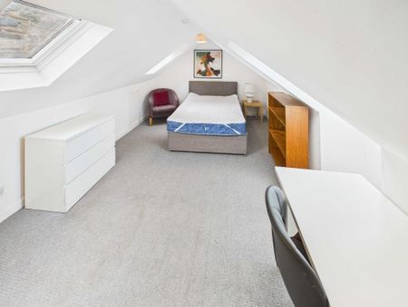 4 bedroom flat to rent - Photo 3