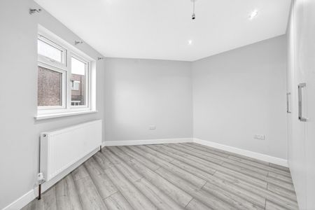 York Place, Ilford IG1 - Photo 4