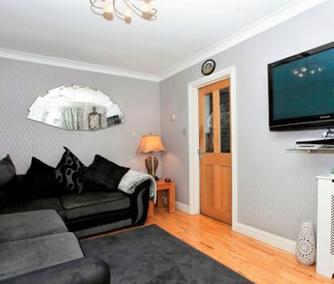 PETERBOROUGH - Photo 2