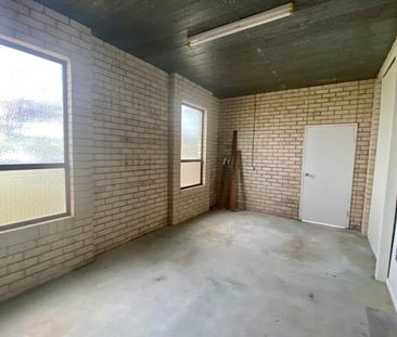 Two Bedroom Townhouse In Convenient Location! - Photo 4