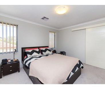 STUNNING TOWNHOUSE - QUIET LOCATION - Photo 3