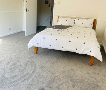 House share to rent - Photo 2