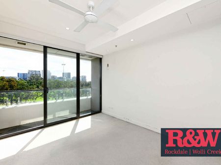 Enjoy Panoramic Tennis Court, Park & River Views – Lifestyle & Location - Photo 5