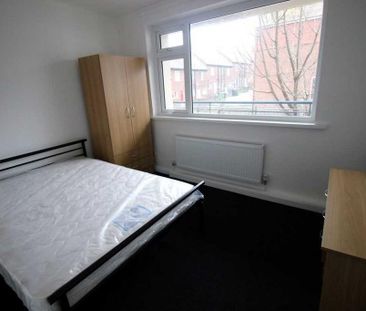 3 bedroom apartment to rent - Photo 4