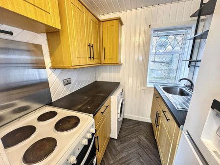 3 bedroom flat to rent - Photo 5