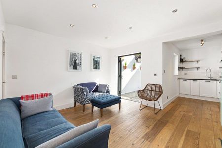 3 bedroom semi-detached house to rent - Photo 2