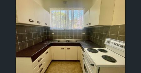 NORTH WEST FACING - SPACIOUS UNIT IN GREAT LOCATION - Photo 2