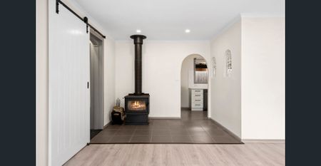 Newly renovated home in fantastic location! - Photo 4