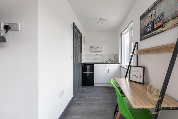 1 bedroom in a house share to rent - Photo 1