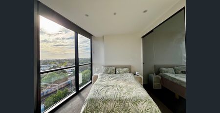 Modern One-Bedroom Apartment with Stunning Bay & City Views - Photo 4