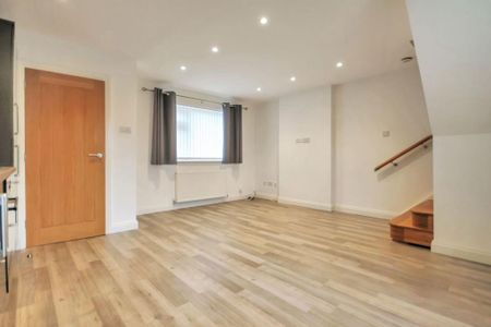 2 bedroom townhouse to rent - Photo 2