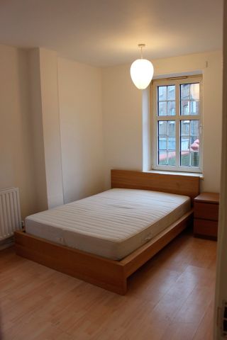4 Bed Flat, Hawkins House, SE8 - Photo 4