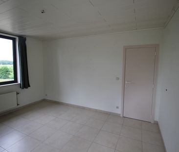 Recente halfopen bebouwing met ruime tuin, terras en garage - Photo 4