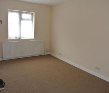 2 bedroom semi-detached house to rent - Photo 6