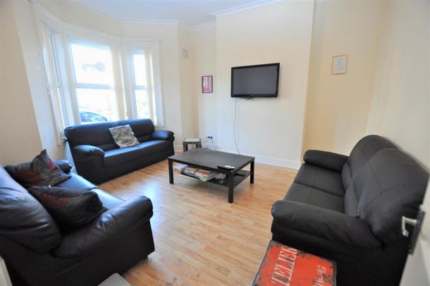 8 bedroom terraced house to rent - Photo 1