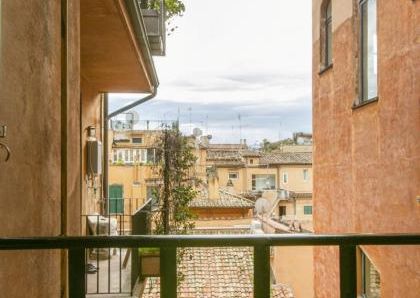 Spanish Steps .Charming two-room apartment with balcony and views over the rooftops of Rome . In residence with dayluy cleaning , A/C wifi , consierge. Rif #1948