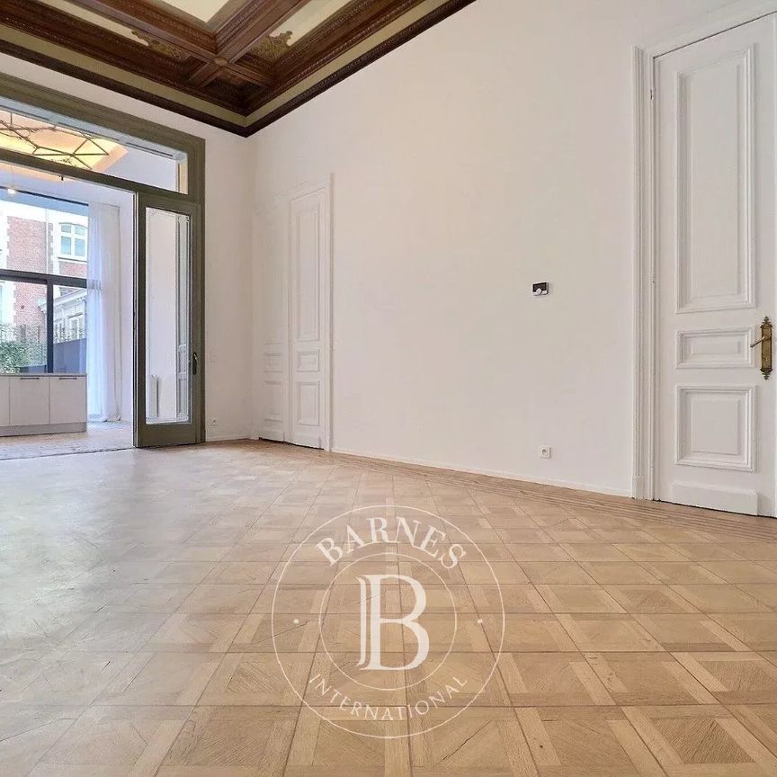 In the heart of Brussels - Renovated duplex 2bed + terrace + parking (optional) - Photo 1