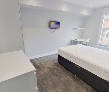 4 bedroom terraced house to rent - Photo 3