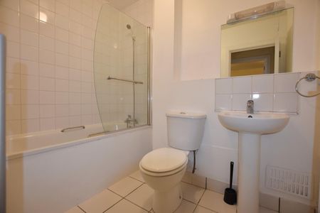 2 Bed Flat, Newham Way, E6 - Photo 3