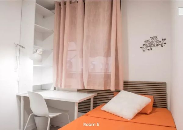 Calle Matilde Hernández, Madrid, Community of Madrid 28019