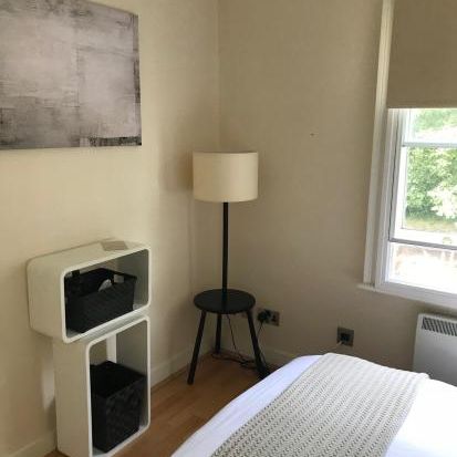 Lovely peaceful double bedroom in a Georgian Townhouse in the heart of Hampstead - Photo 1