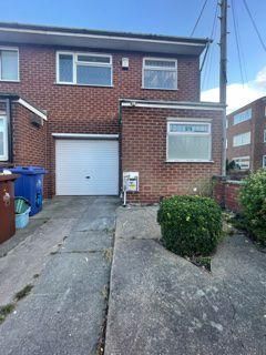 3 bedroom end of terrace house to rent - Photo 2