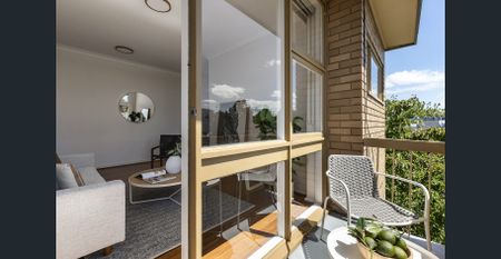 Spacious Sunny Living! - Photo 5