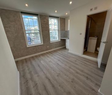 Studio Flat, London, SW1V - Photo 1