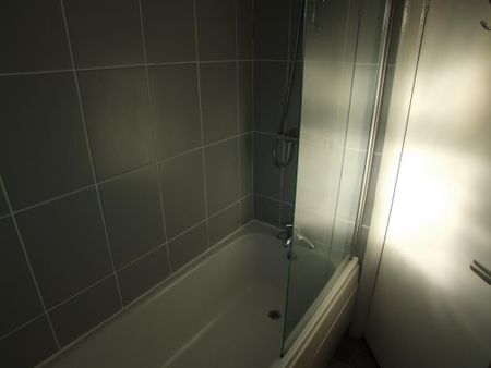 2 bedroom semi-detached house to rent - Photo 2