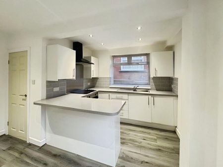 3 bedroom semi-detached house to rent - Photo 5