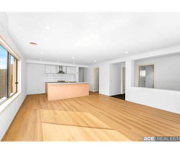 Spacious 4 Bedroom Home for Rent - 57 Solitude Crescent, Point Cook - Photo 3