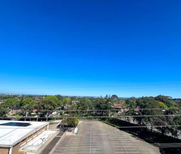 Near New Modern Aesthetic TWO bedroom + Winter Garden apartment in ... - Photo 5