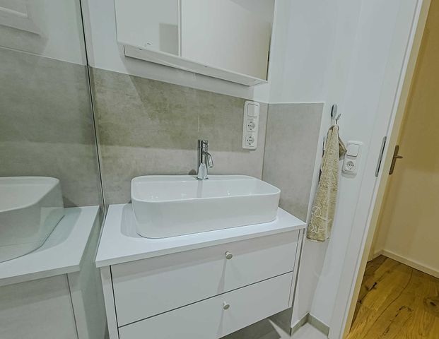 City-Residence: Frisch renovierte 2-Zimmer-Wohnung mit Balkon in der Nähe des Holzhausenparks - Photo 1