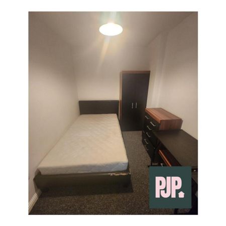 1 bedroom in a house share to rent - Photo 4