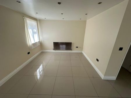 4 bedroom semi-detached house to rent - Photo 2