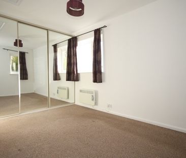 Hawkswell Walk, Woking - Photo 5