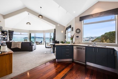 Contemporary Haven with Panoramic Water and City Skyline Views. - Photo 3