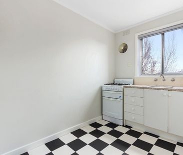 8/12 Pine Street, Hawthorn VIC 3122 - Photo 2