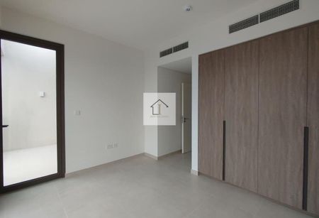 AMAZING LOCATION. CLOSE TO POOL & PARK - Photo 4